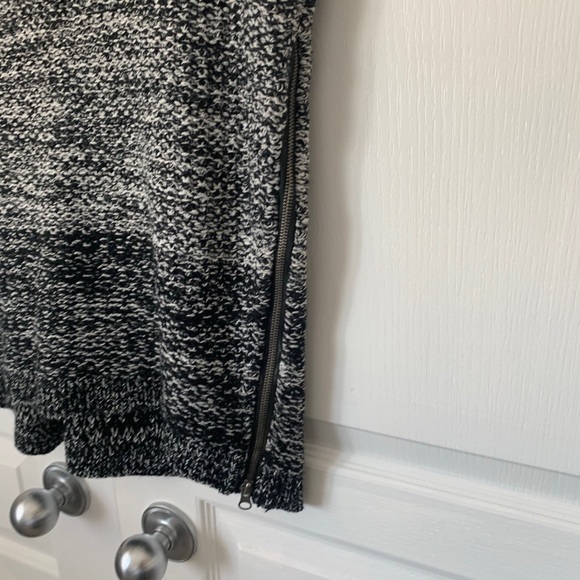 🌸2 for $55 Sleeveless cowl neck sweater - Picture 3 of 4